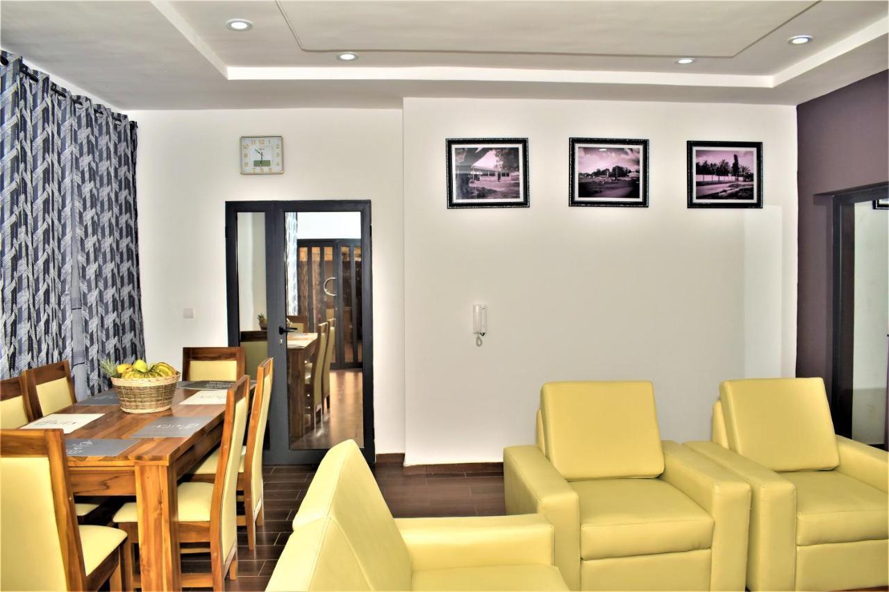 Residence Bellevue Sito Aiport- Ломе Екстериор снимка