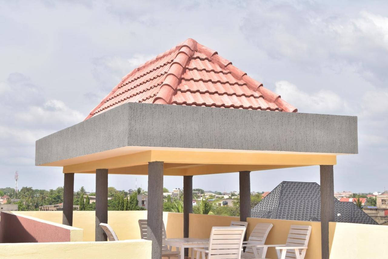 Residence Bellevue Sito Aiport- Ломе Екстериор снимка
