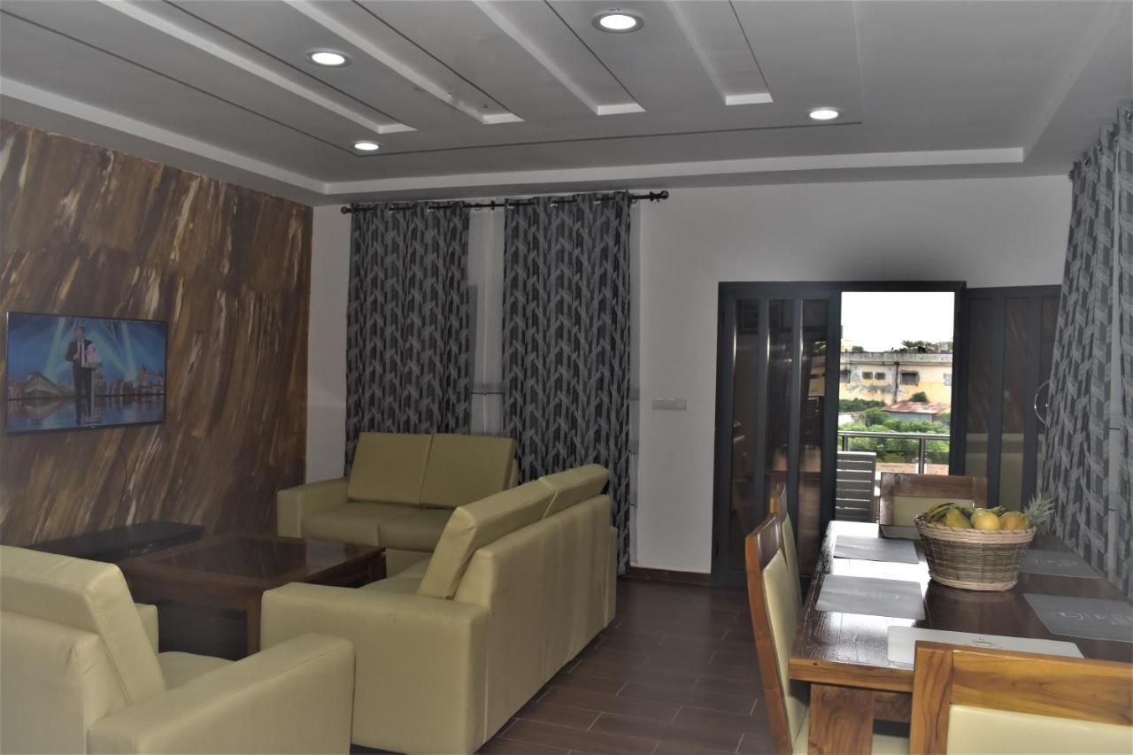 Residence Bellevue Sito Aiport- Ломе Екстериор снимка