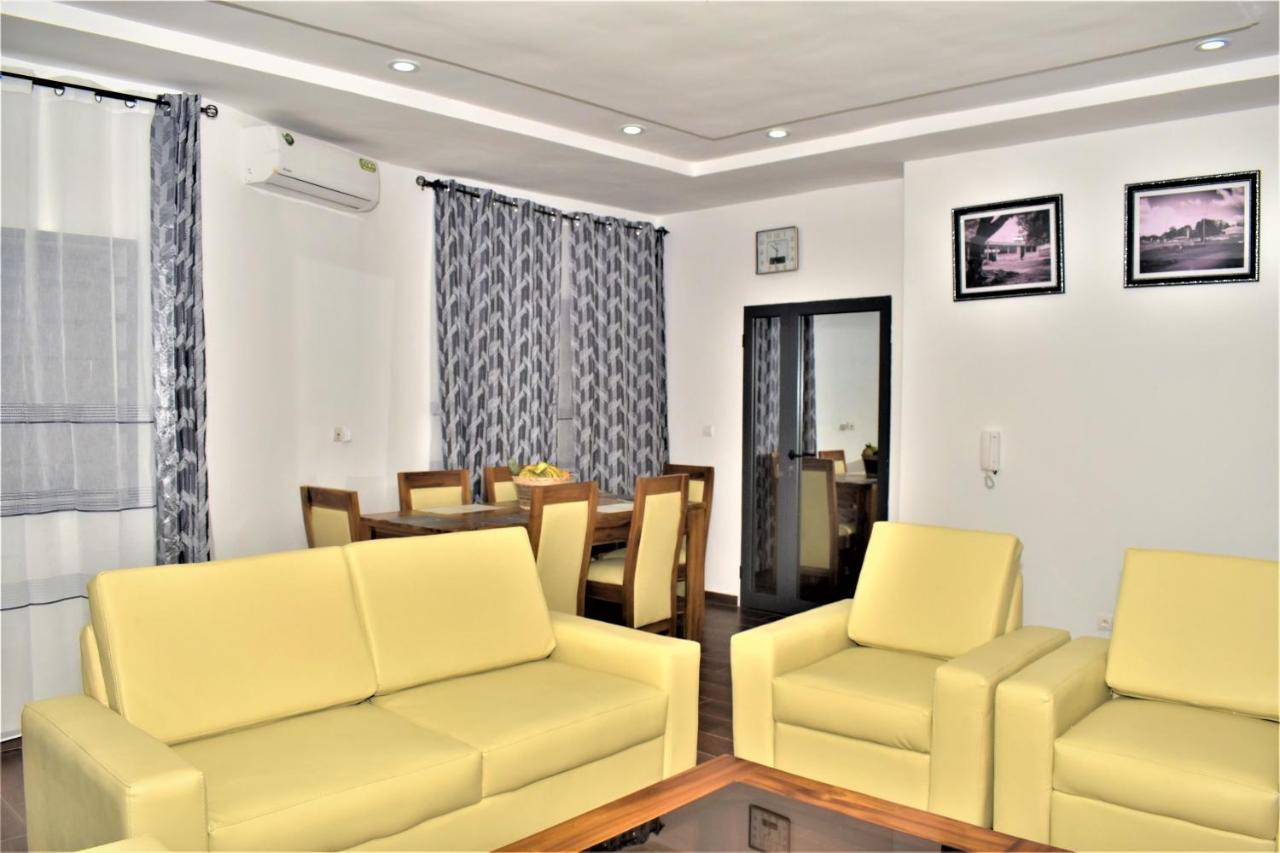 Residence Bellevue Sito Aiport- Ломе Екстериор снимка