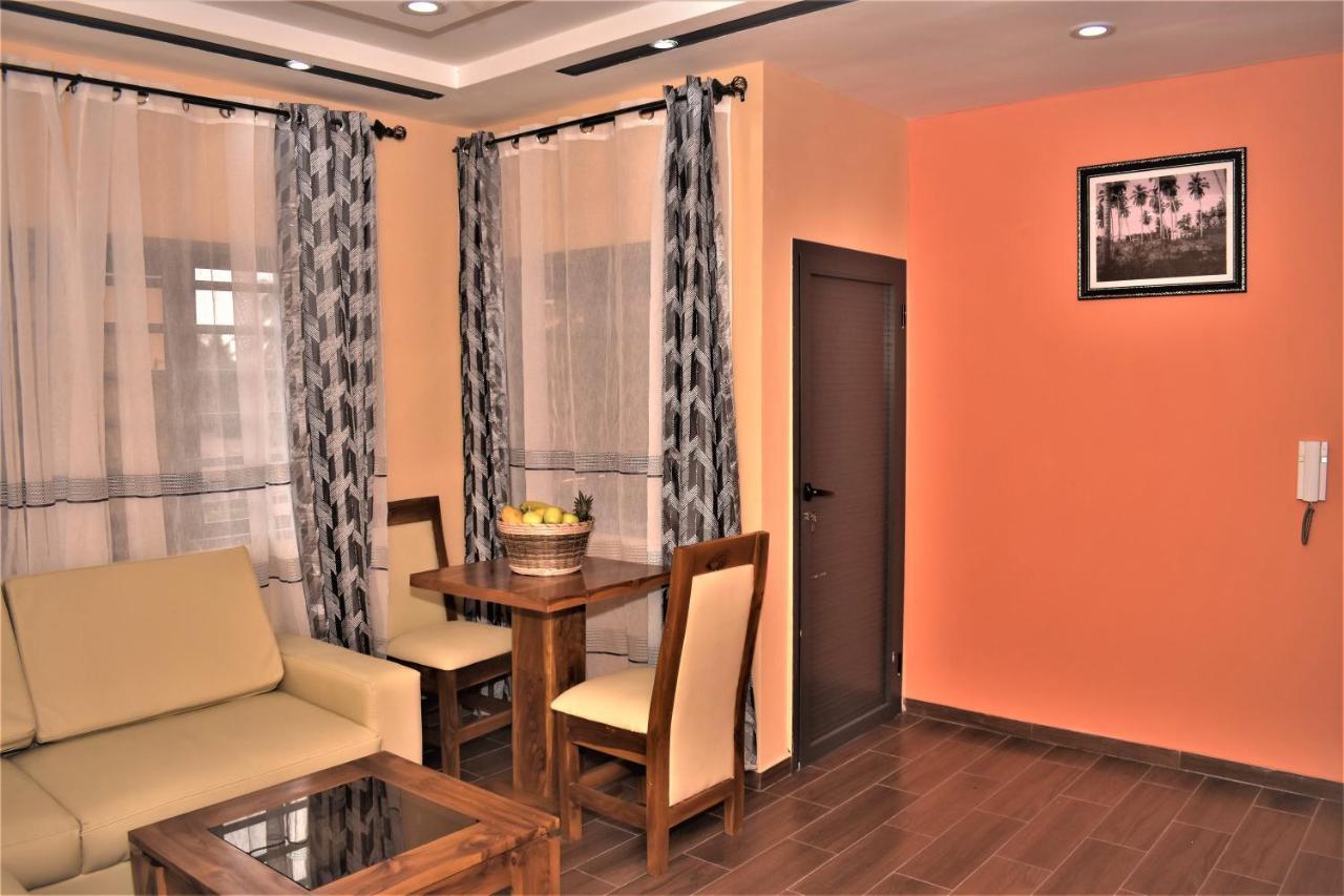 Residence Bellevue Sito Aiport- Ломе Екстериор снимка