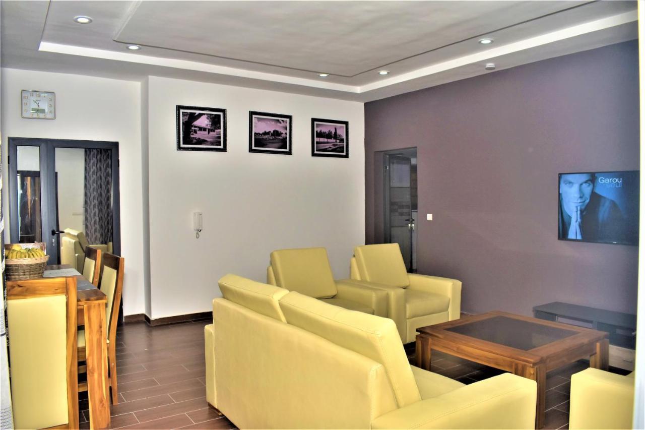 Residence Bellevue Sito Aiport- Ломе Екстериор снимка