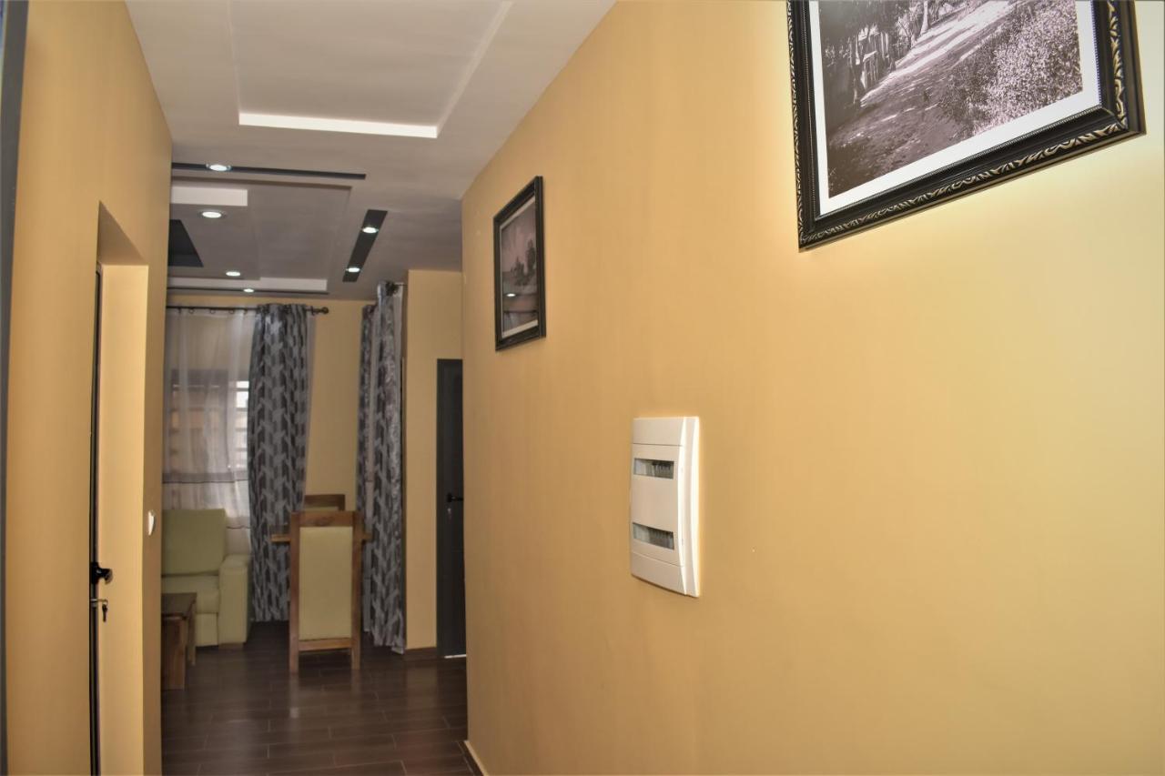 Residence Bellevue Sito Aiport- Ломе Екстериор снимка