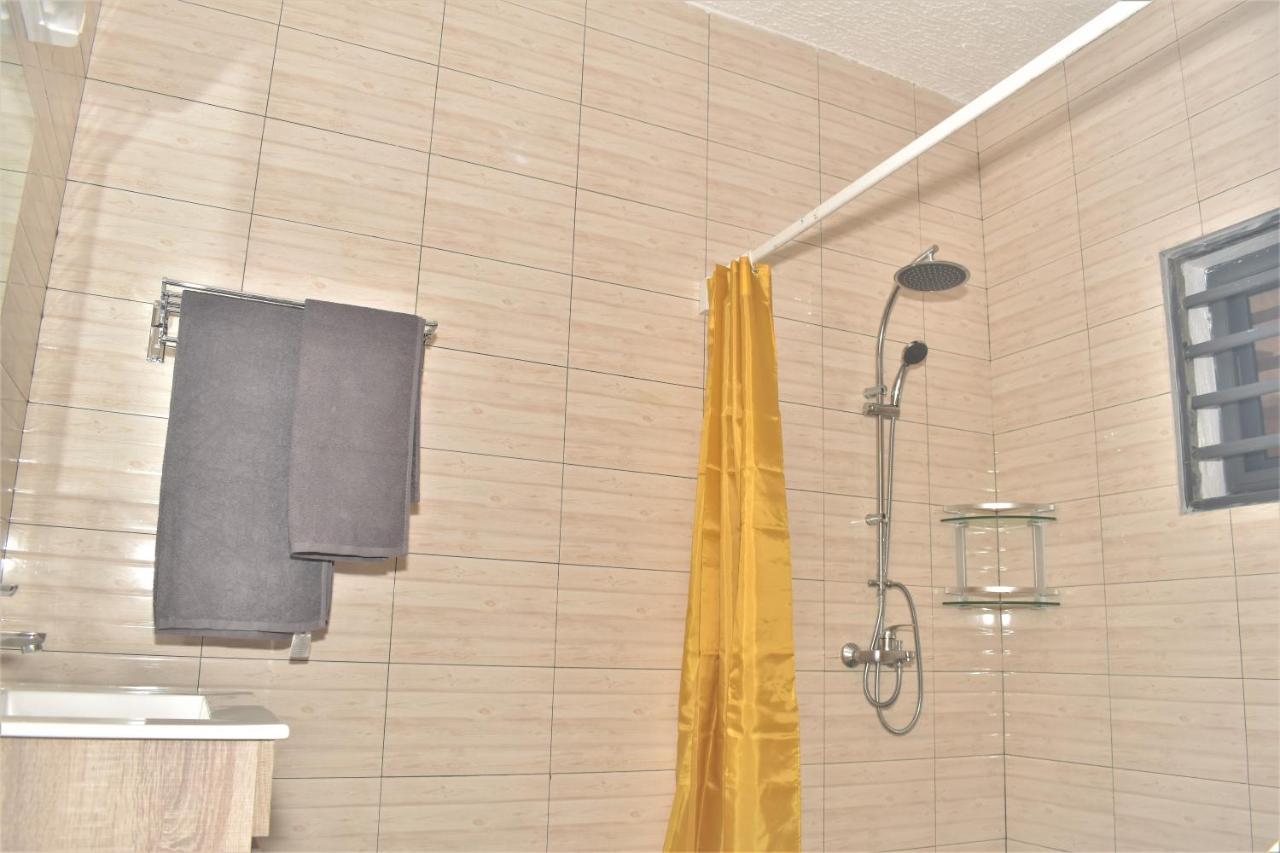 Residence Bellevue Sito Aiport- Ломе Екстериор снимка