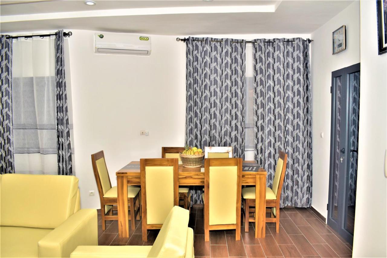 Residence Bellevue Sito Aiport- Ломе Екстериор снимка
