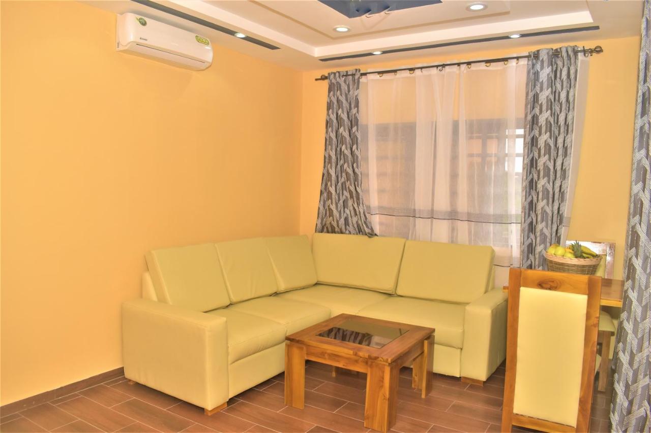 Residence Bellevue Sito Aiport- Ломе Екстериор снимка