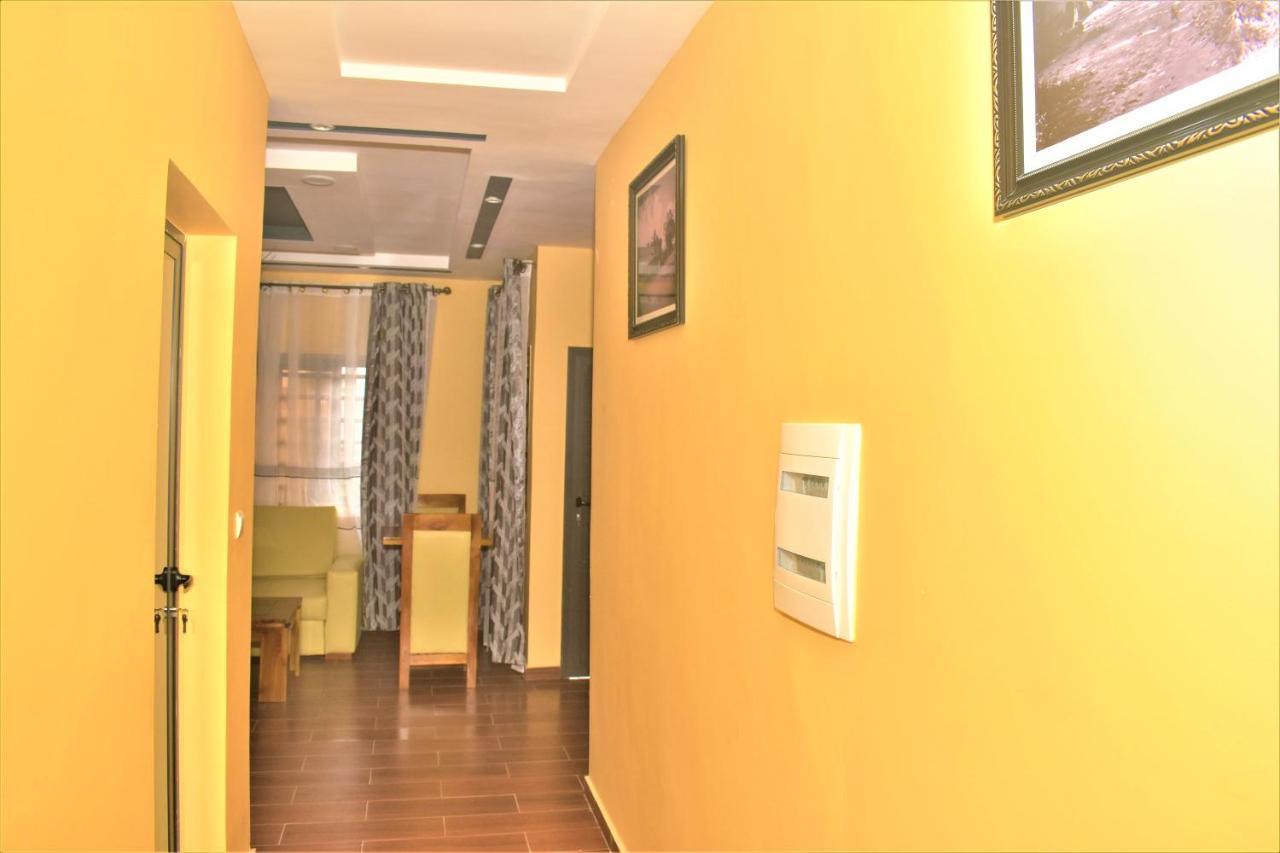 Residence Bellevue Sito Aiport- Ломе Екстериор снимка