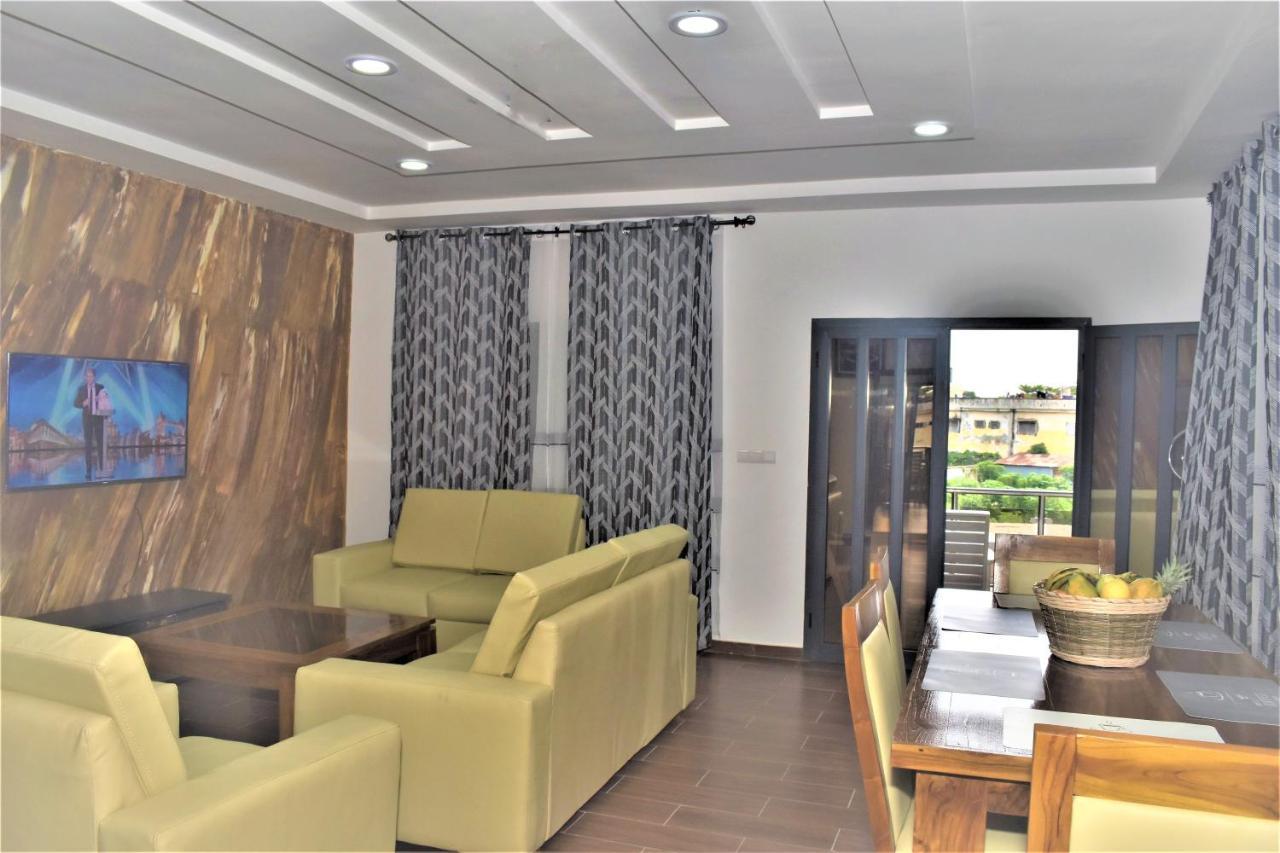 Residence Bellevue Sito Aiport- Ломе Екстериор снимка