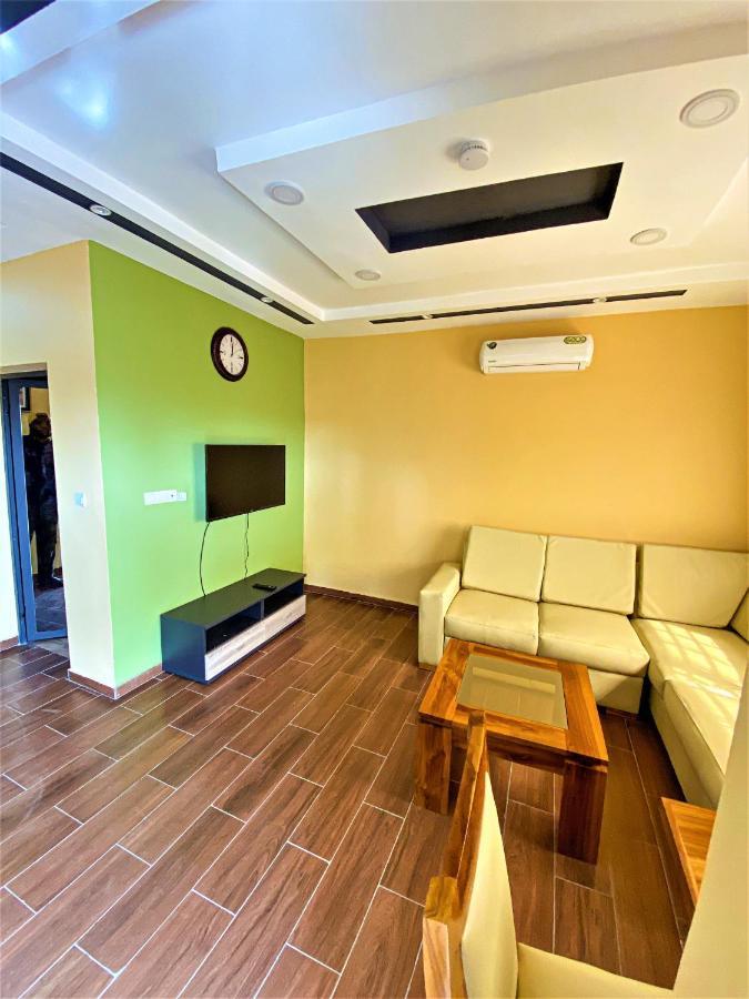 Residence Bellevue Sito Aiport- Ломе Екстериор снимка