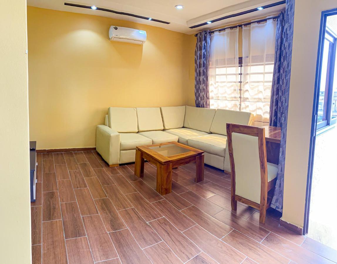 Residence Bellevue Sito Aiport- Ломе Екстериор снимка